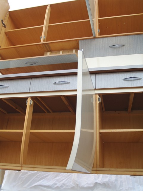 alter Küchenschrank