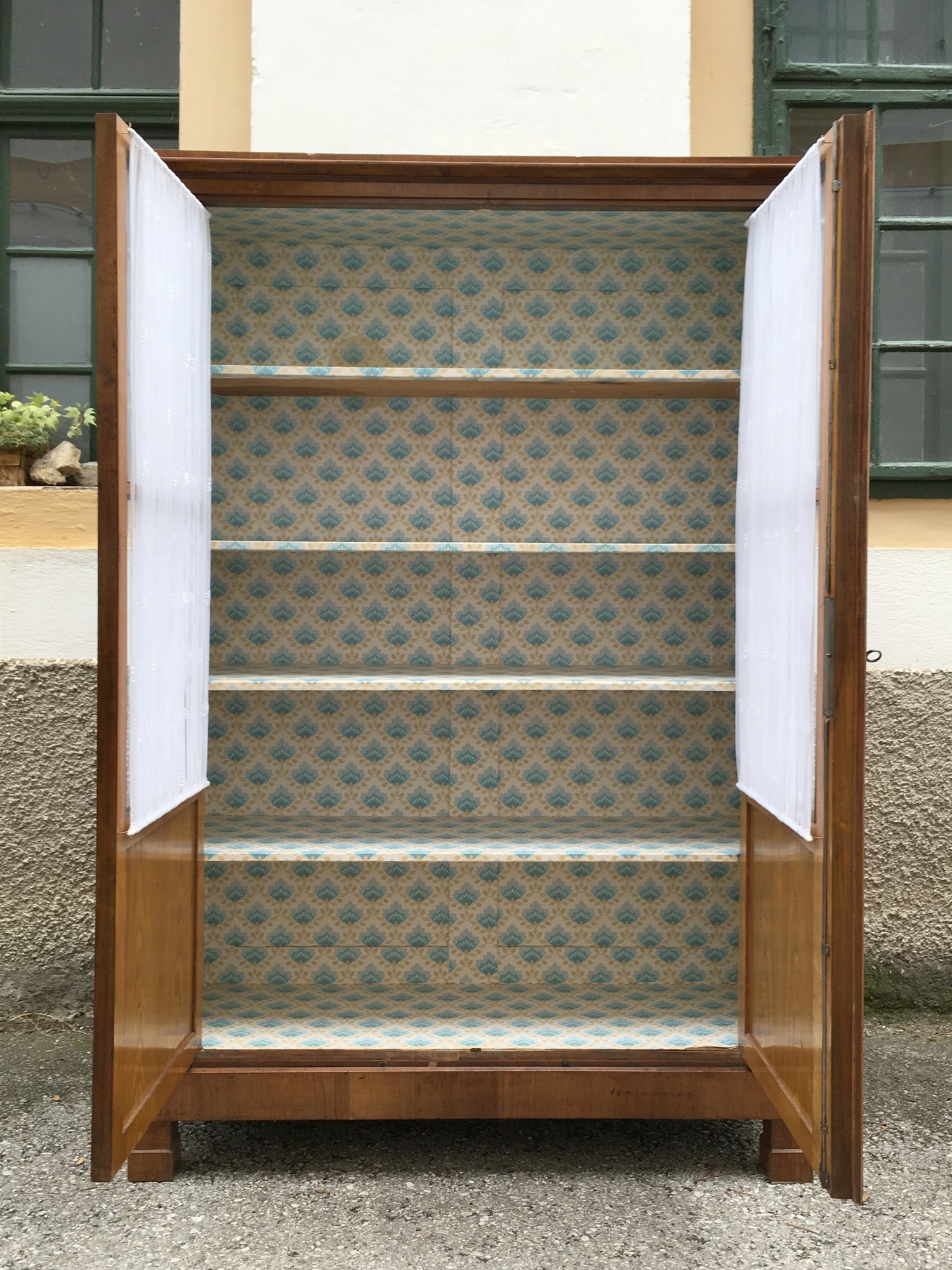 Bücherschrank Vitrinenschrank antik Schrank Biedermeier Nussholzfurnier