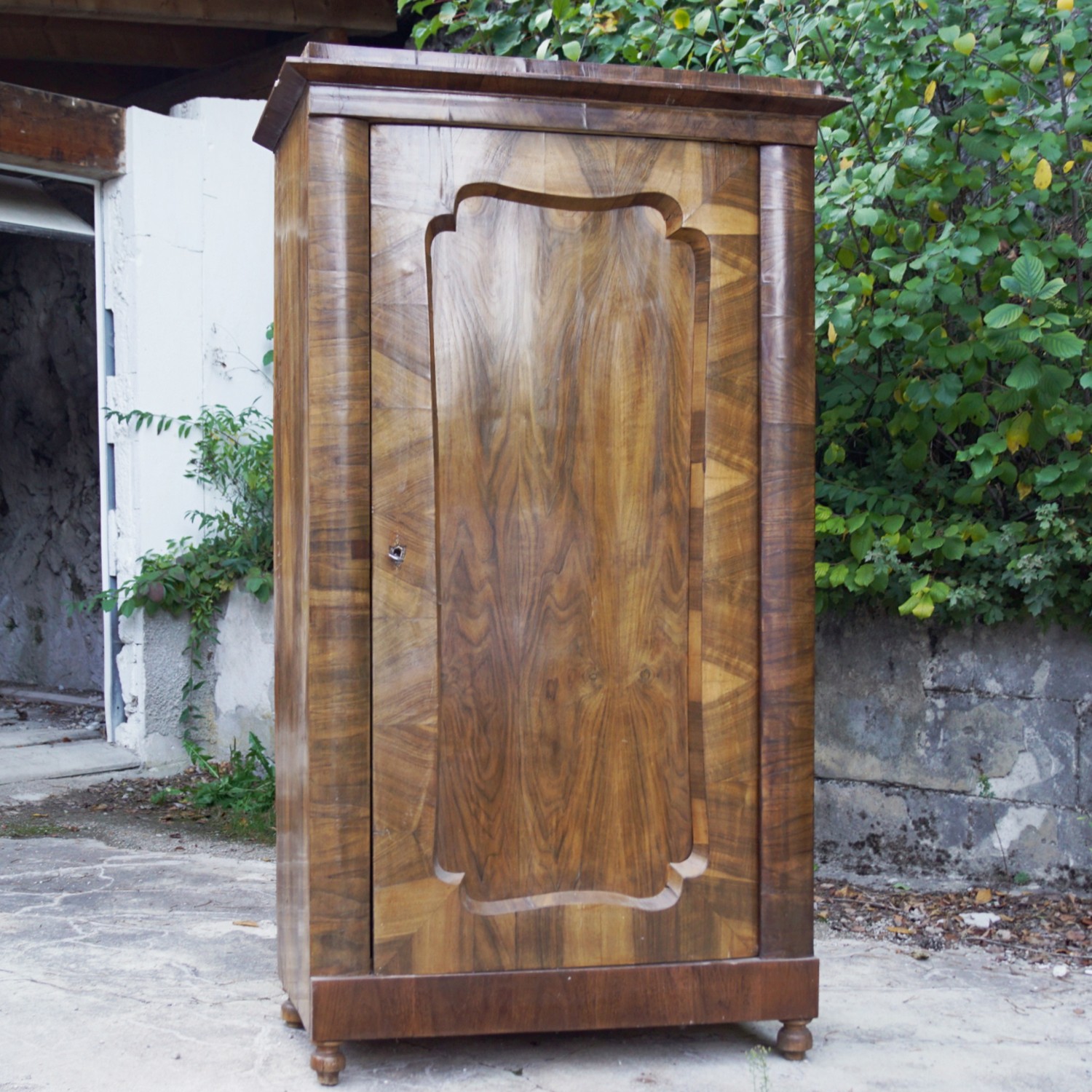 antiker Kasten Biedermeier Brezelschrank