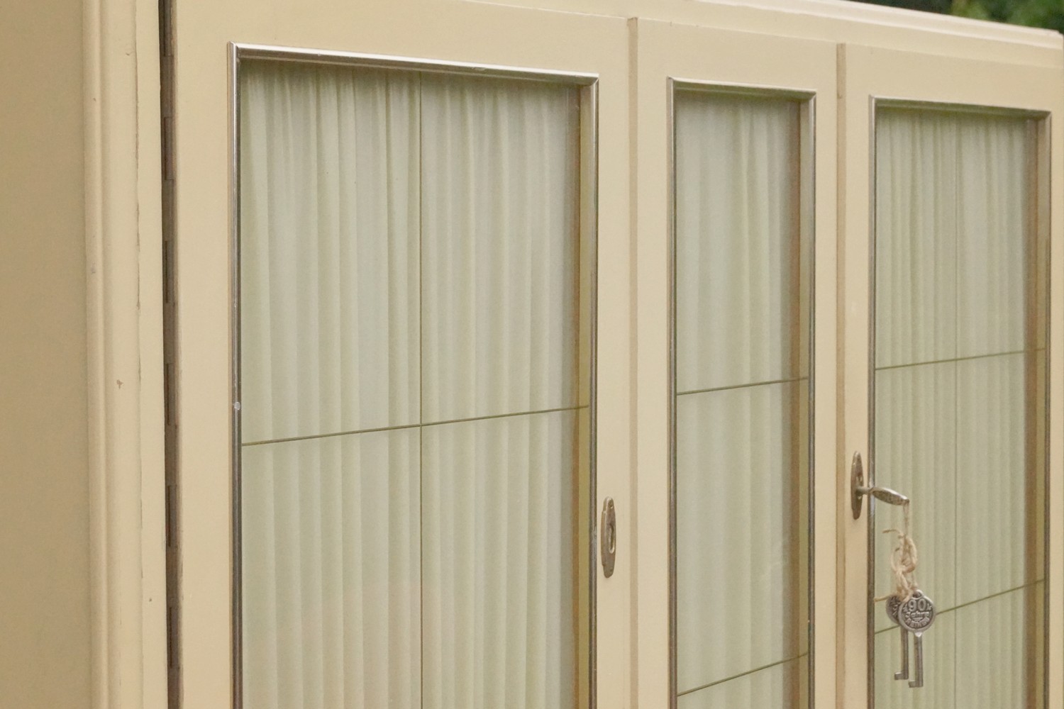 antike Vitrine creme Schrank Küche