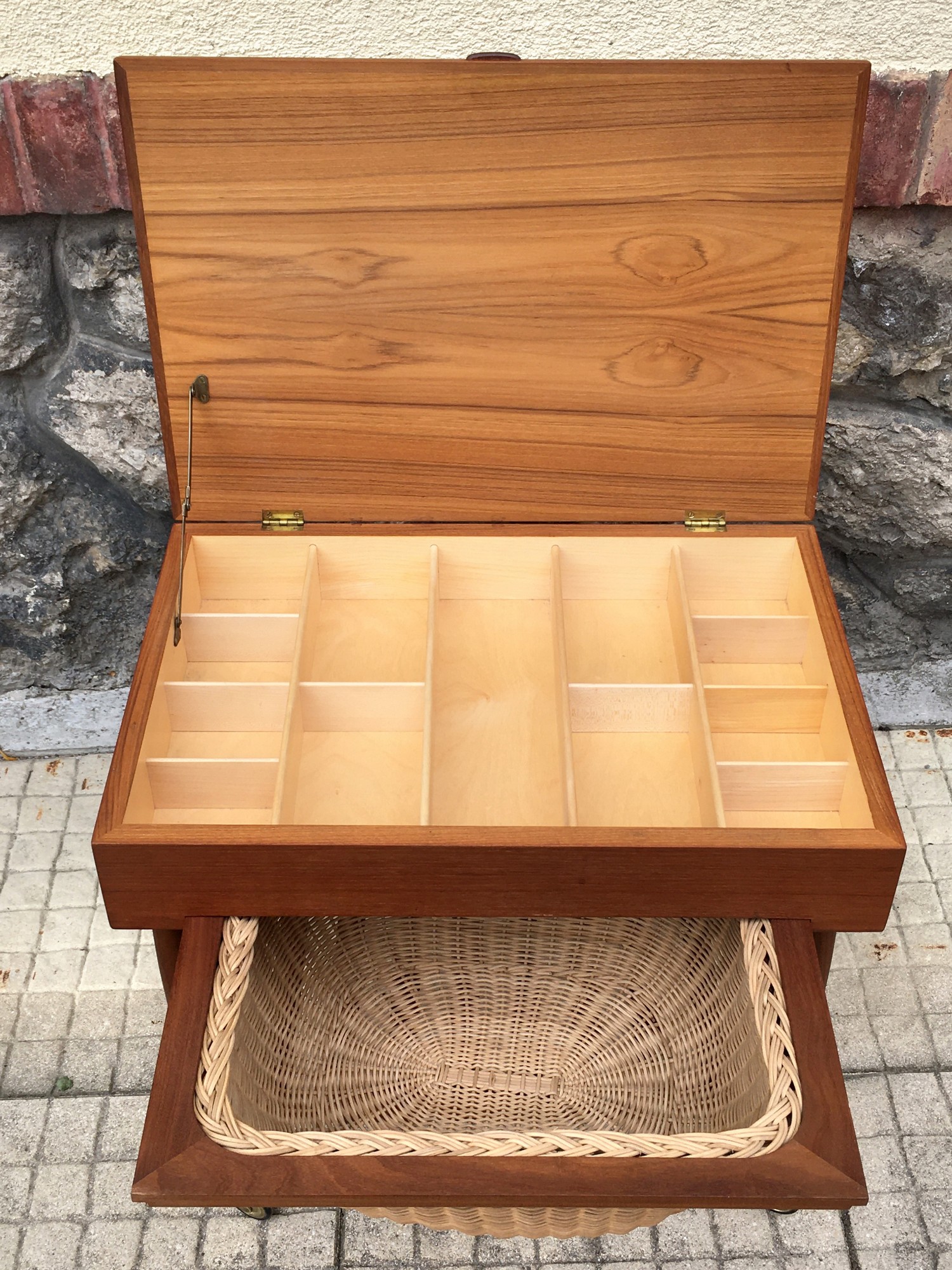 Handarbeitstisch Tisch Nähtisch Teak Design Ejvind Johansson für Vitré 60er Jahre