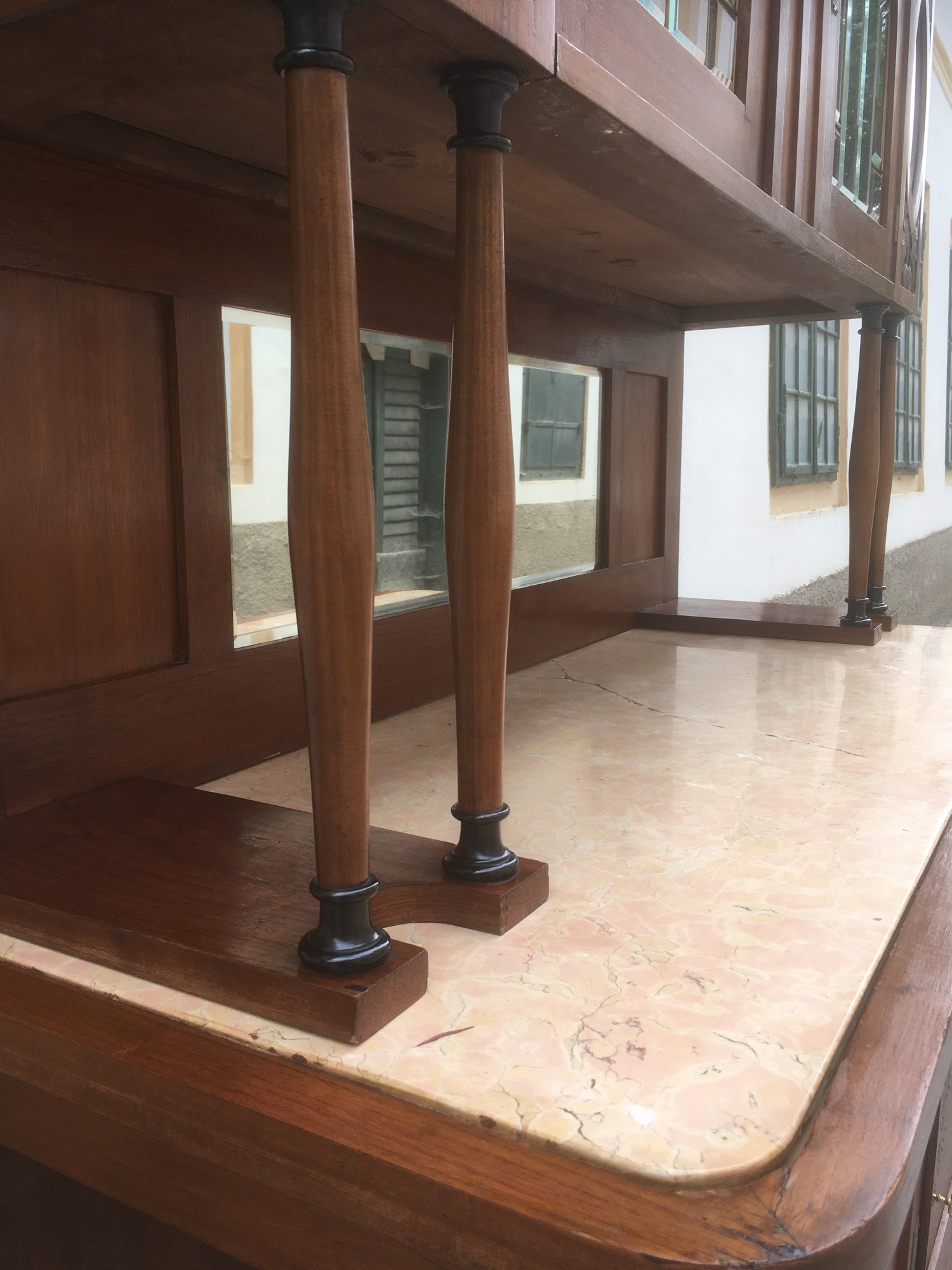 Jugendstil Schrank ArtNouveau secessionistisch Kredenz Vitrine antik Kirschen beschnitzt Jugendstil