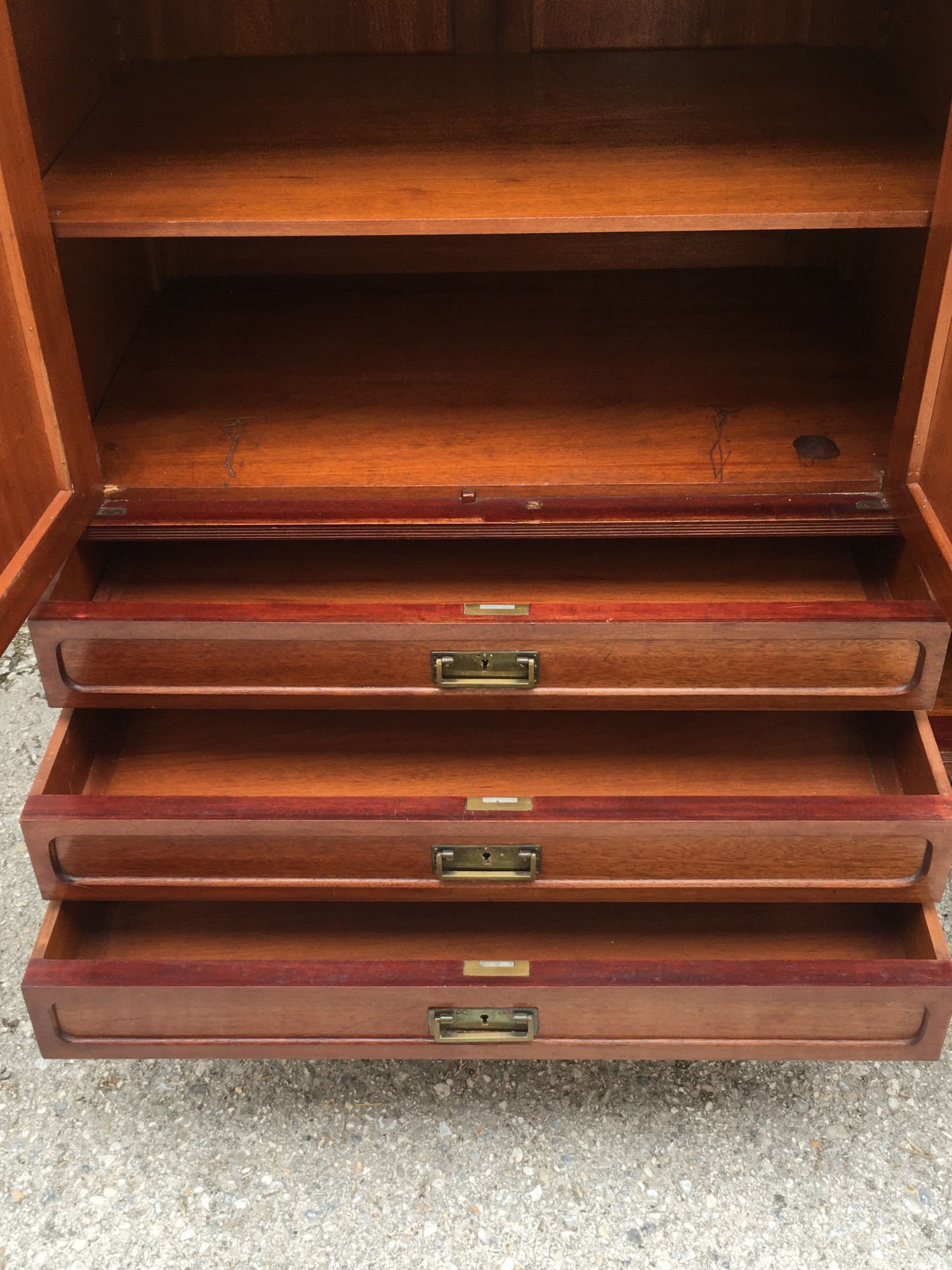 Vitrinenschrank antik Bücherschrank Vitrine Schrank Jugendstil Richard Ludwig Blumengirlanden