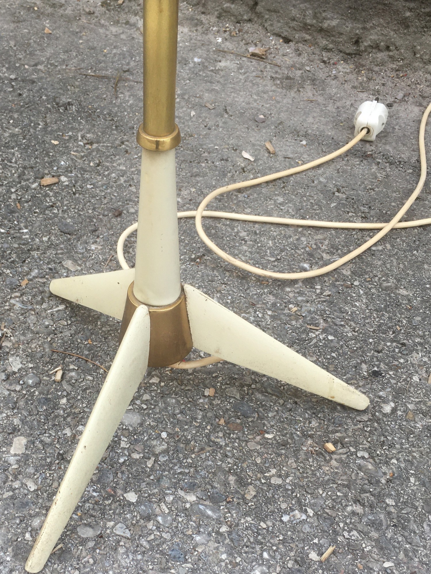 Stehlampe Tütenschirm 60er-Jahre Midcentury Vintage Design Leuchter Tripod