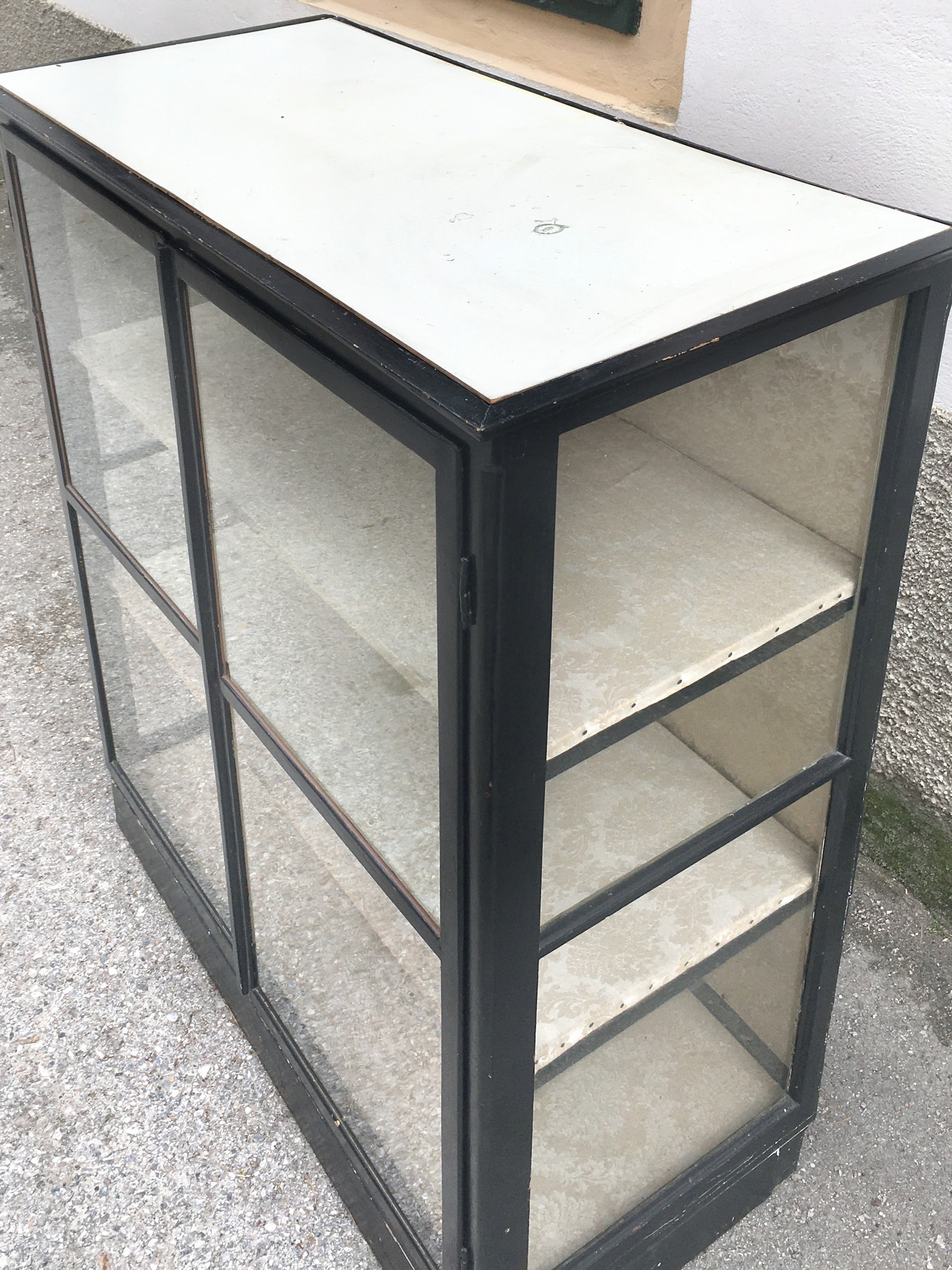 Vitrine antik Schrank noir Jugendstil Spiegel Geschirrschrank schwarz nachhaltig Möbel kaufen Shabby Chic Industrialdesign