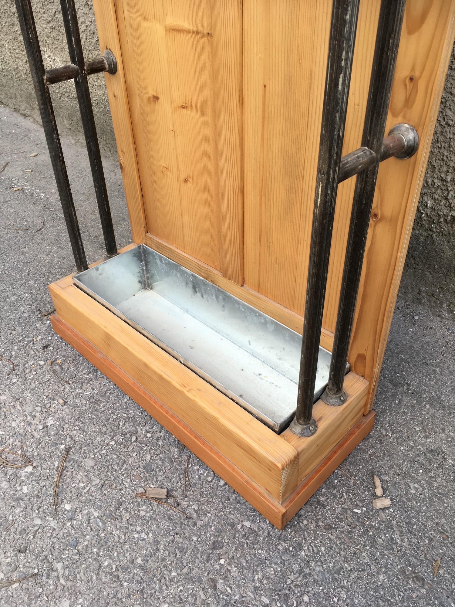 Garderobenwand antik Jugendstil saniert Weichholz Kleiderhaken Landhausmöbel