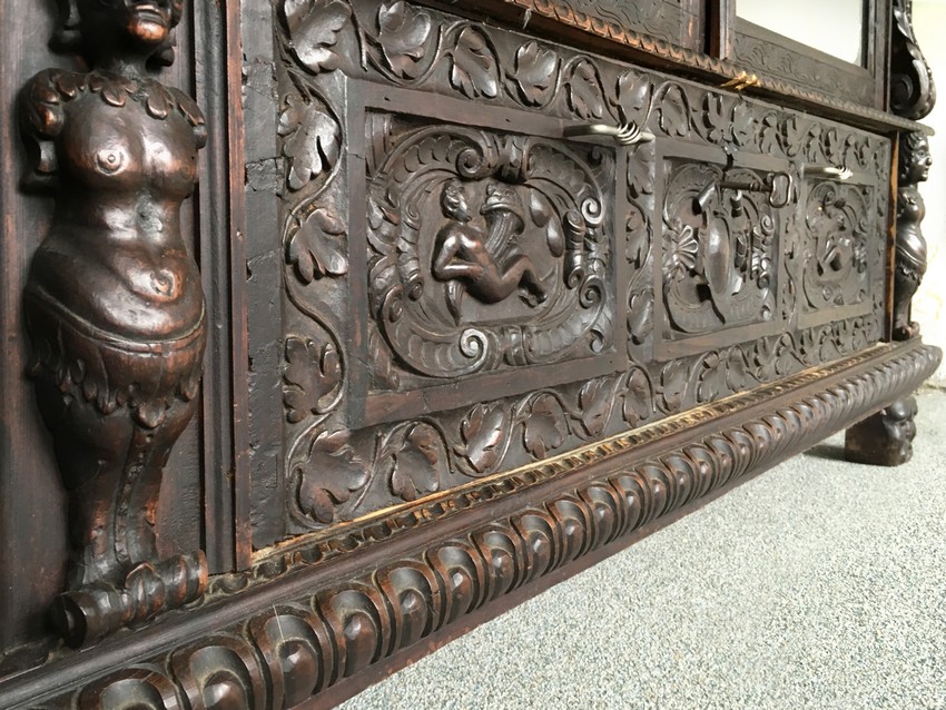 Renaissance Vitrine antik