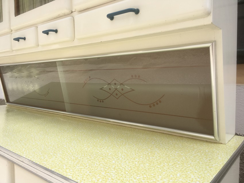 Retro Kuechenschrank creme