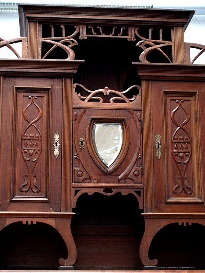 Antiker Schrank geschnitzt Buffet Peitschenschlag JUGENDSTIL