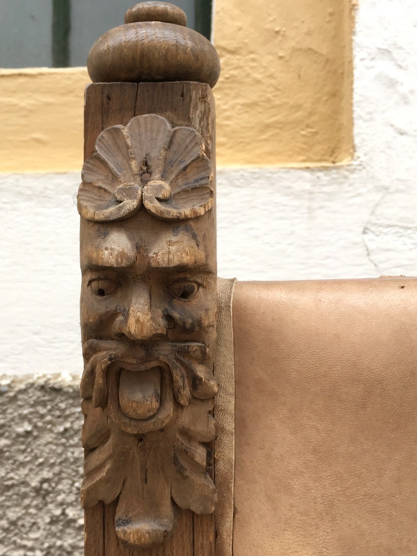 Stuhl antik Lutherstuhl mit Armlehnen Fratzen Maskeronen Satyrköpfe