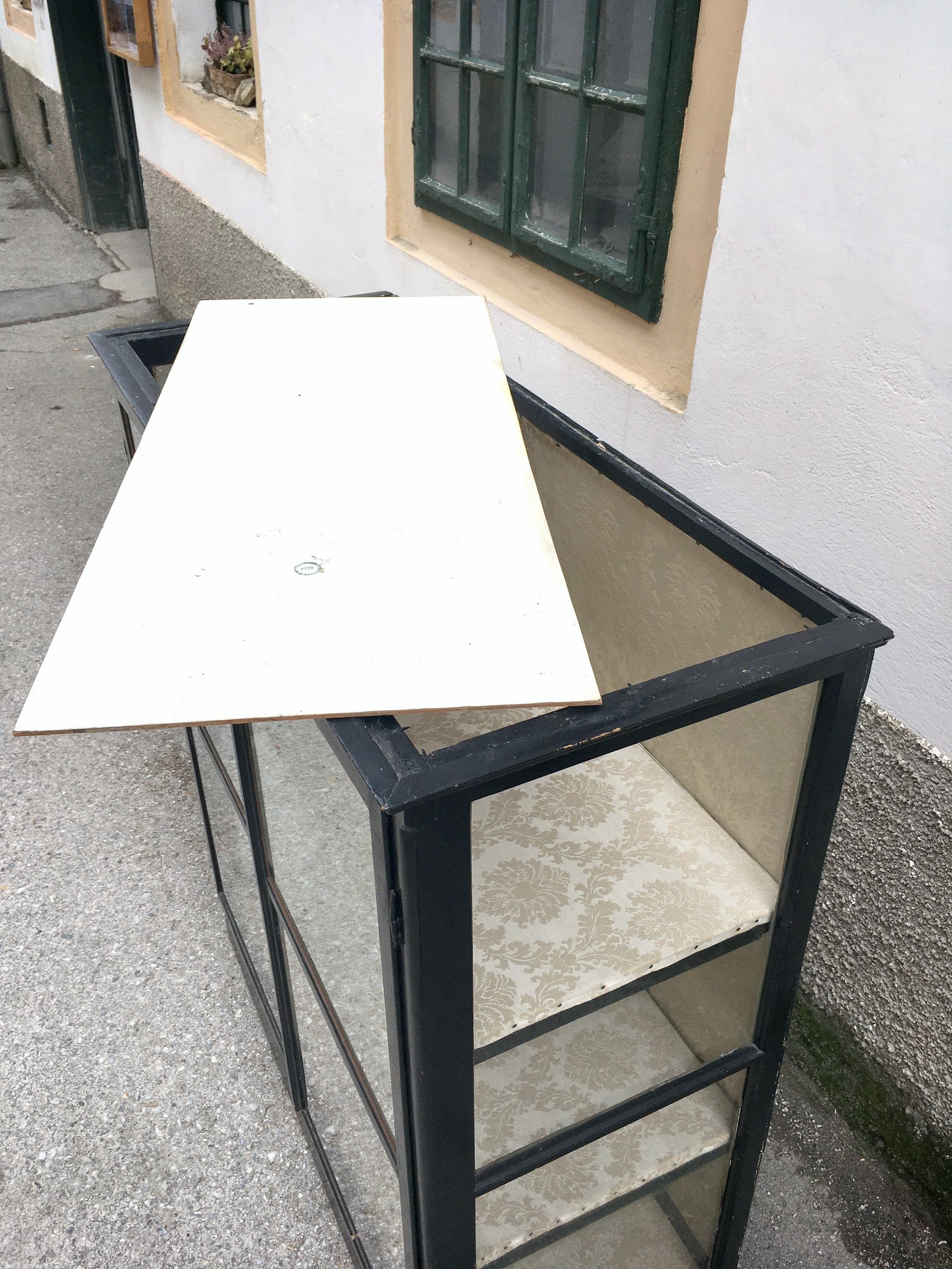 Vitrine antik Schrank noir Jugendstil Spiegel Geschirrschrank schwarz nachhaltig Möbel kaufen Shabby Chic Industrialdesign