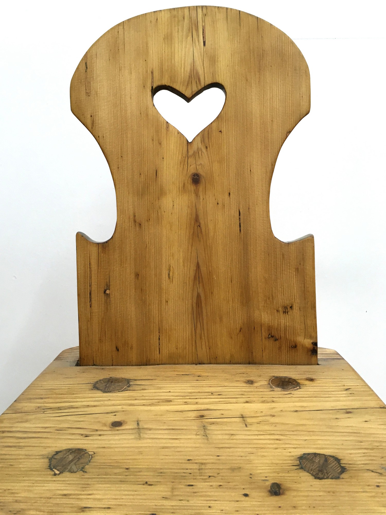 Herzsessel Weichholz antik