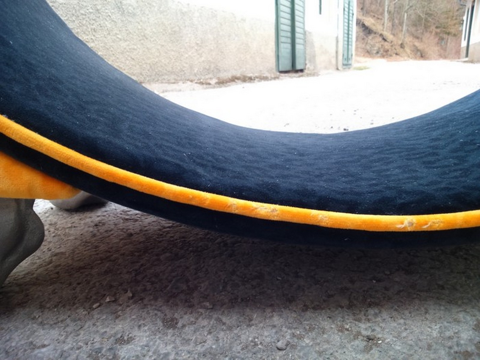 Bretz Regal schwarz gelb Leopardenstoff Rundregal Original Designmöbel