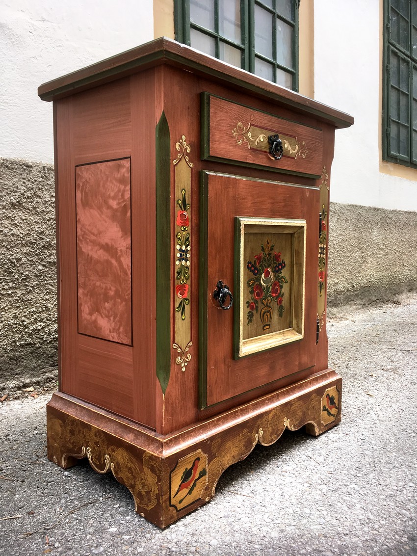 Voglauer Kommode bemalt