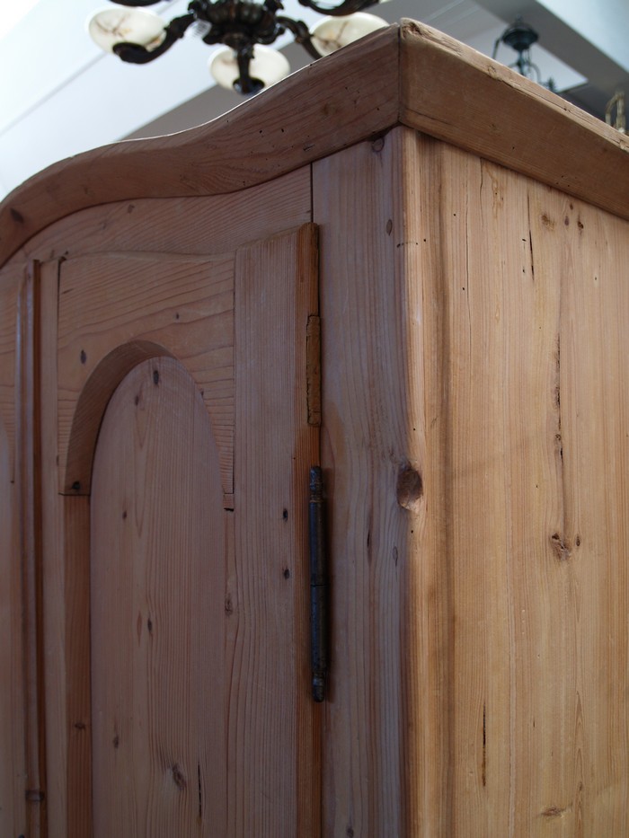 Weichholzschrank antik