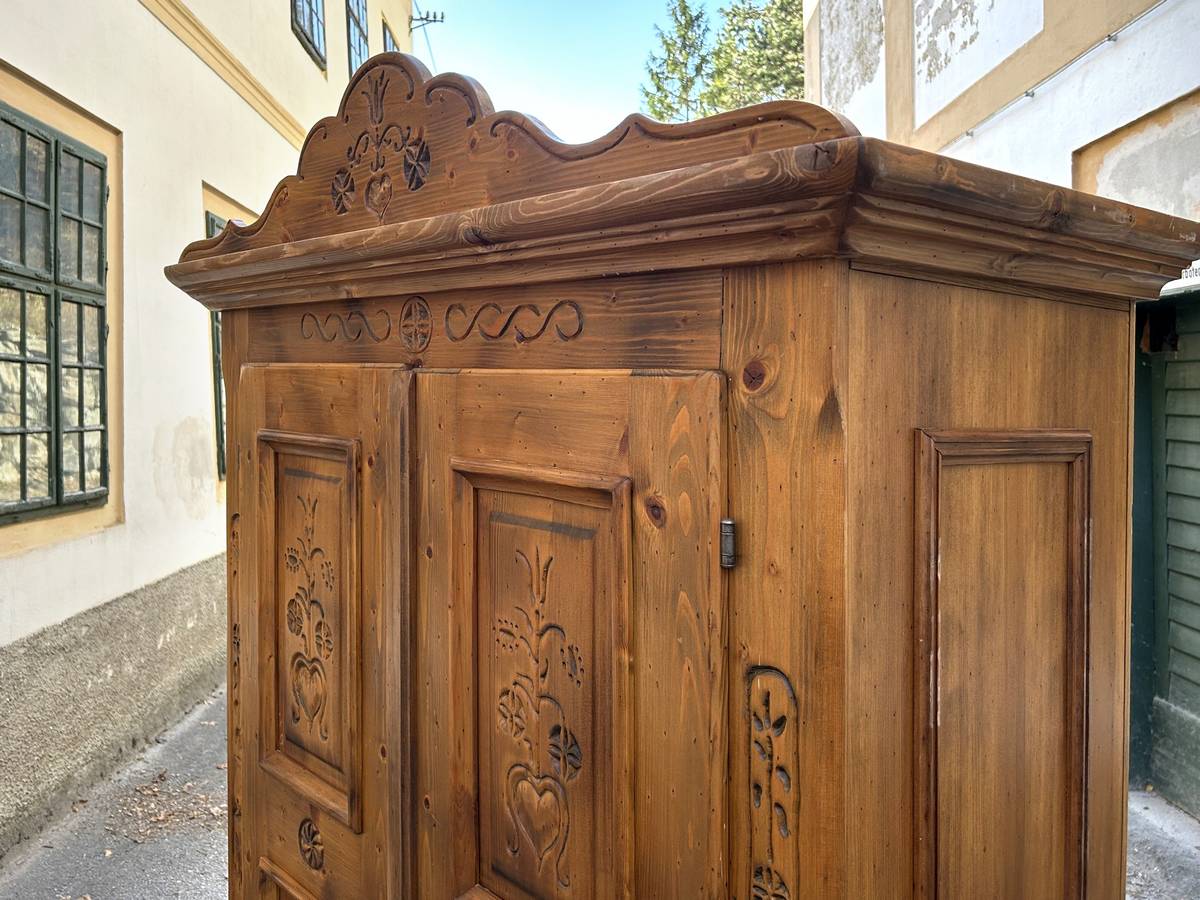 Voglauer gewachst Schrank