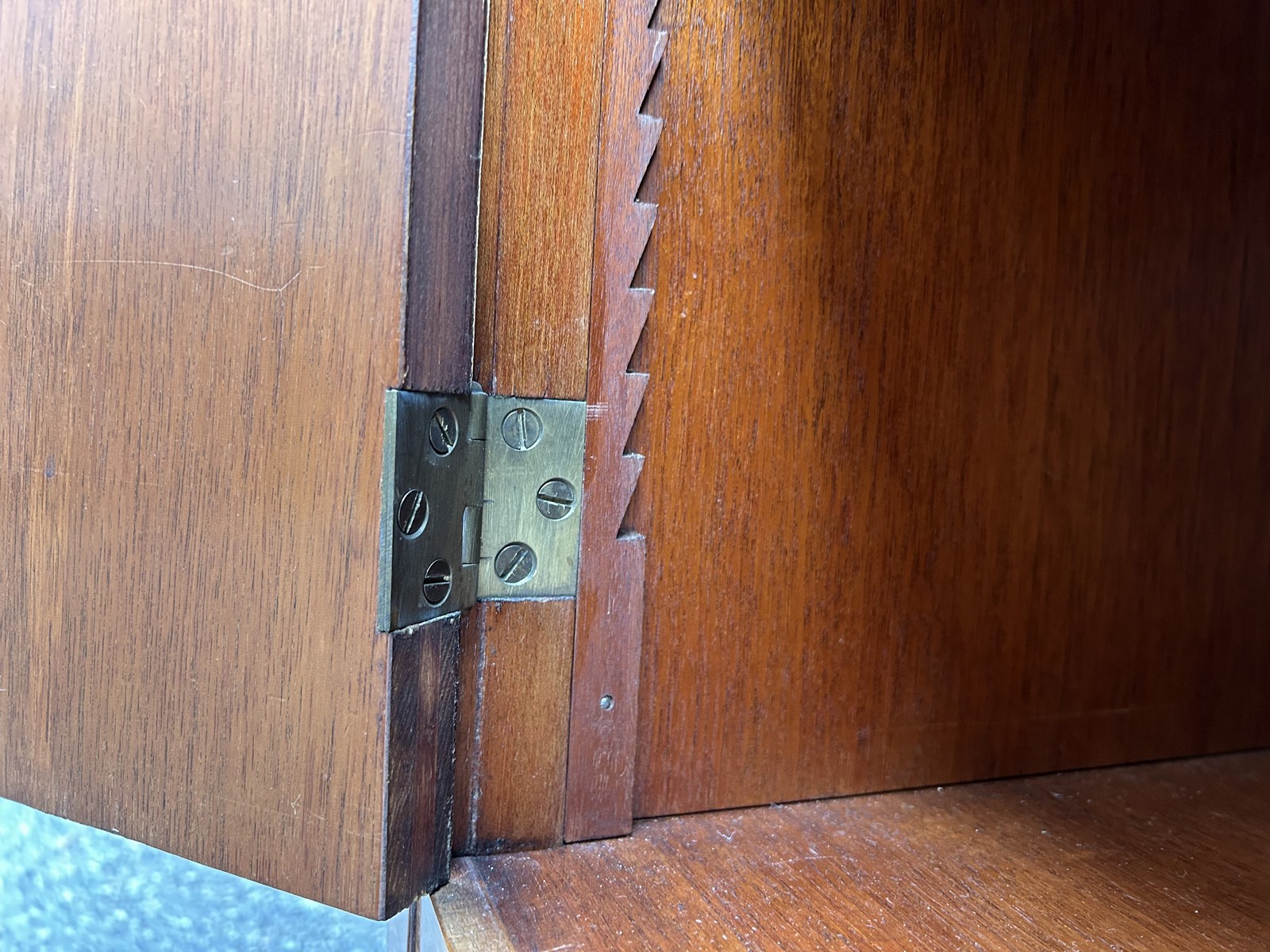 antiker Schrank k. und k. Hoflieferant Monarchie Möbel