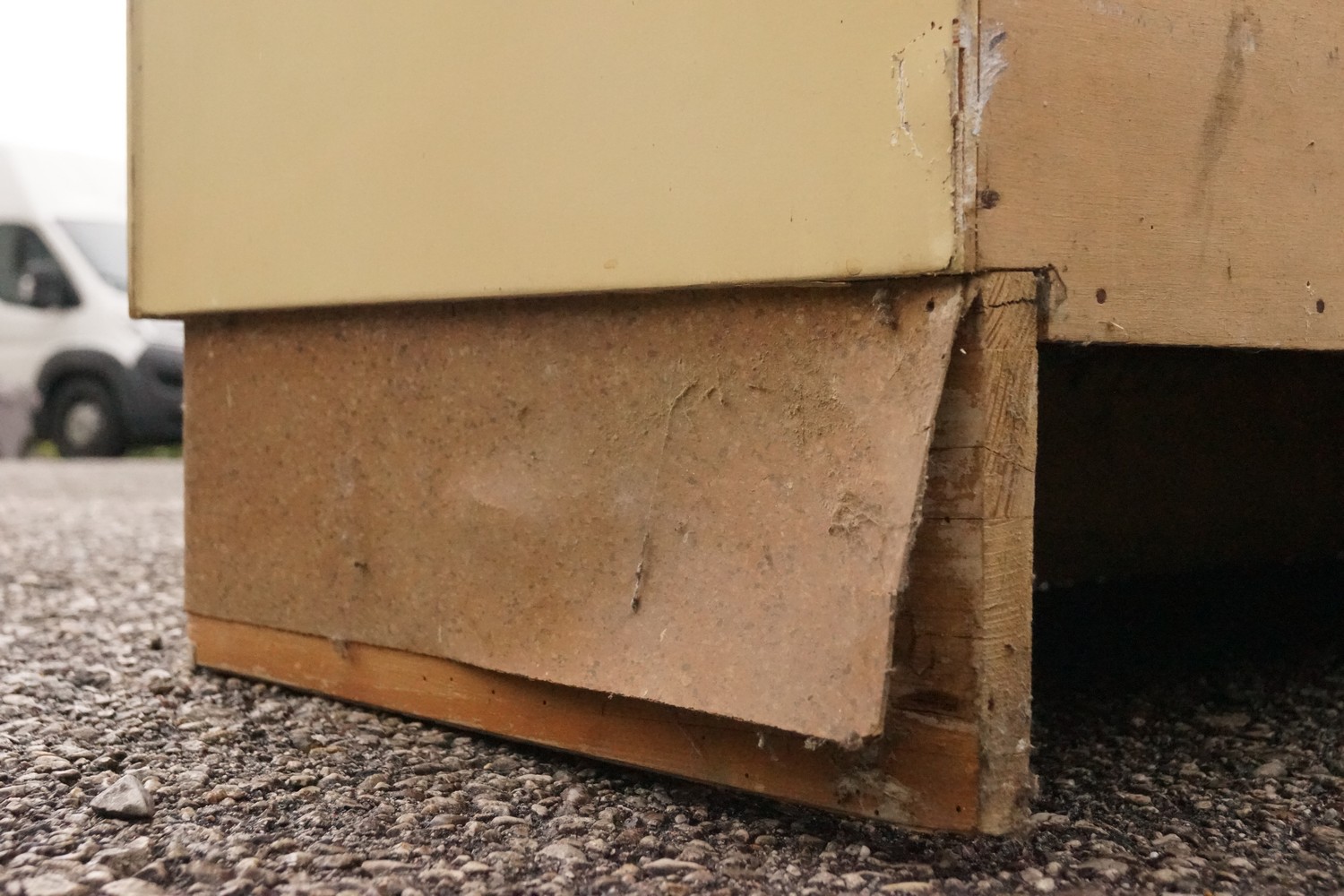 Küche furnierter Sockel