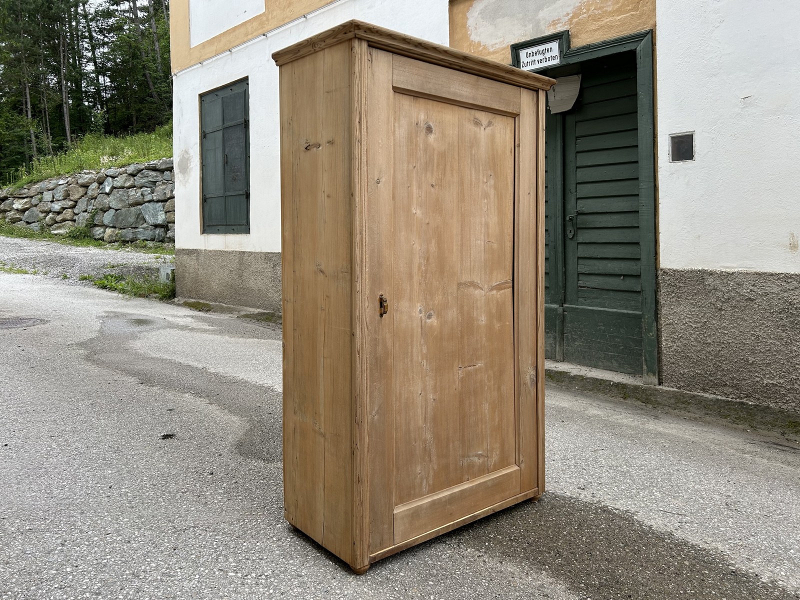 Bauernschrank antik Weichholz Garderobeschrank Amhütte Landhausmöbel