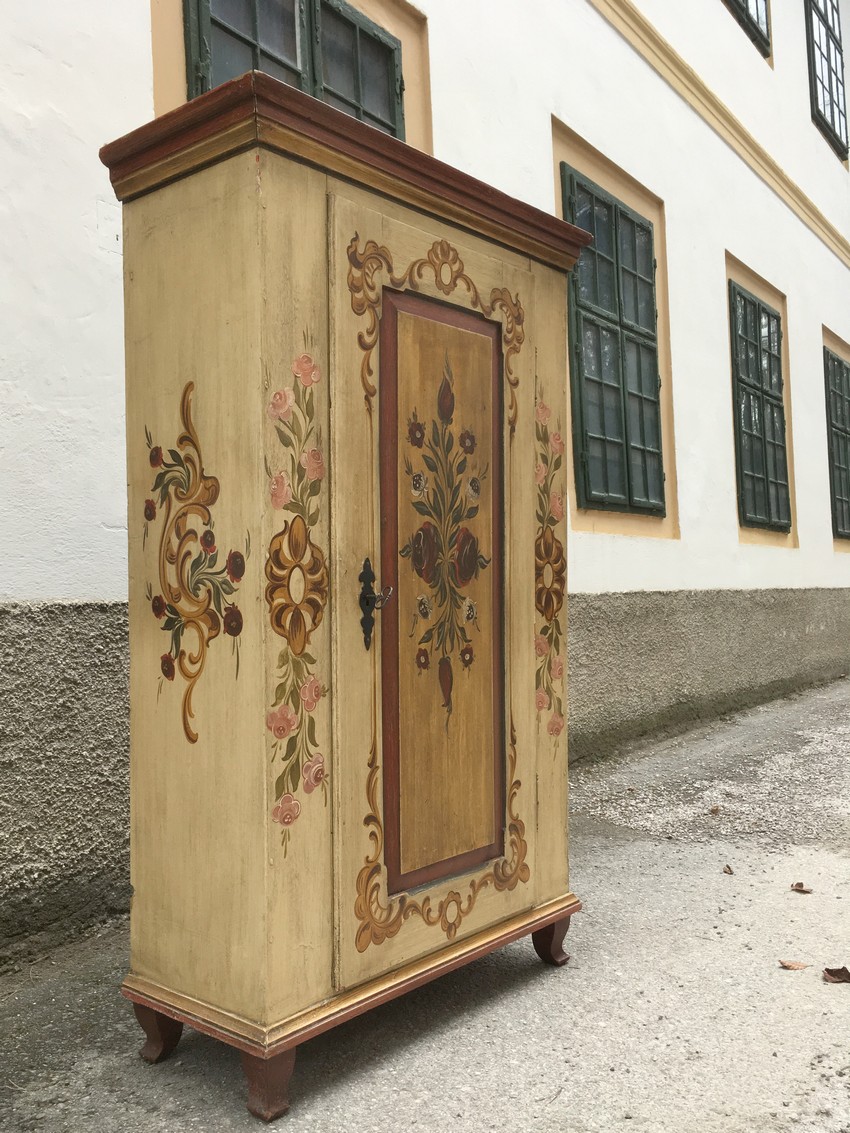 Schrank bemalt