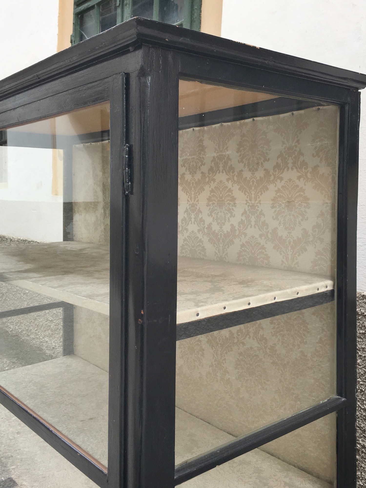 Vitrine antik Schrank noir Jugendstil Spiegel Geschirrschrank schwarz nachhaltig Möbel kaufen Shabby Chic Industrialdesign