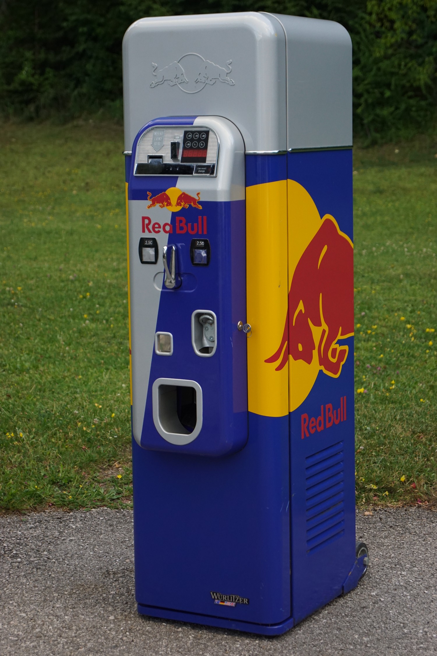 Wurlitzer Getränkeautomat Vending Retro Design Redbull Refrigerator Wurlitzer Getränkeautomat Vending Retro-Design Redbull Münzzähler Coins Kühlschrank