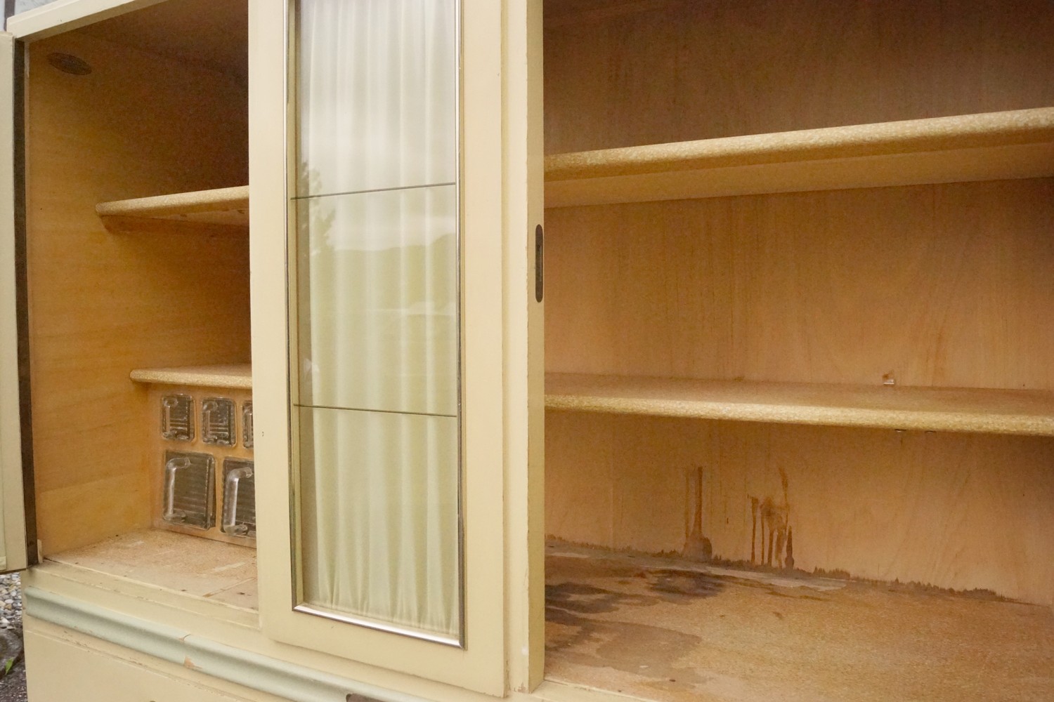 Küchenschrank creme Midcentury Vintage Schütten Schrank 50er-Jahre Vitrine