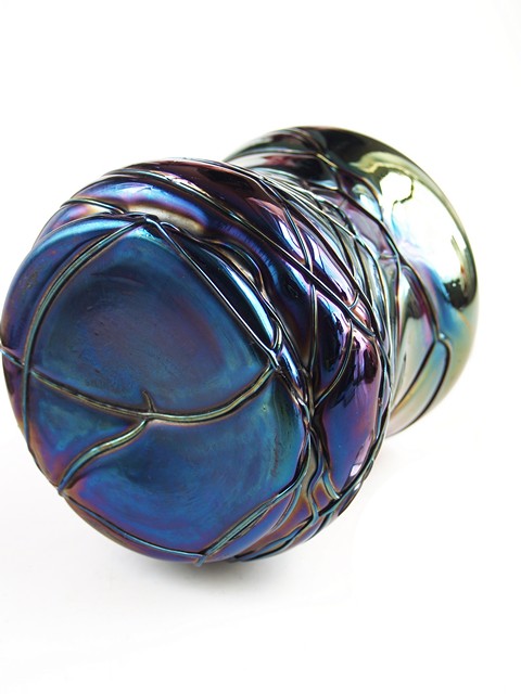Glasdose irisierend mit Metallmontierung