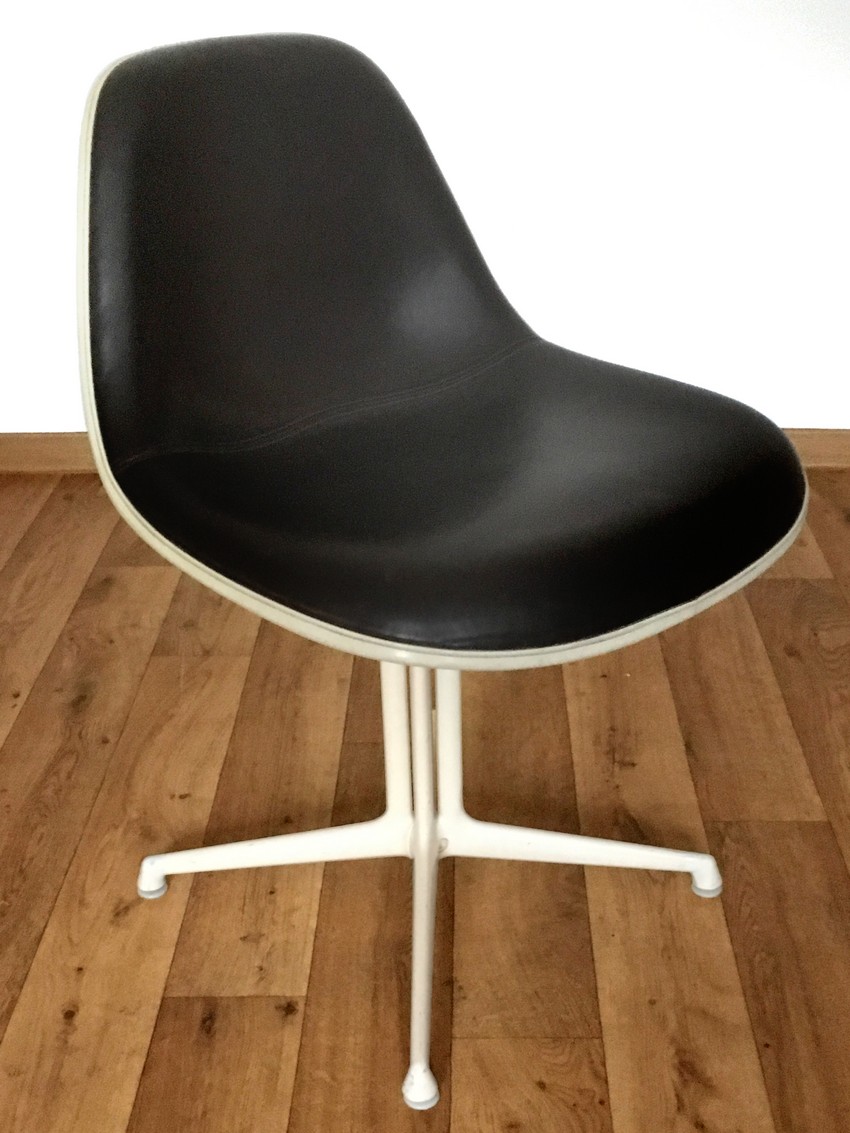 Eames Chair 