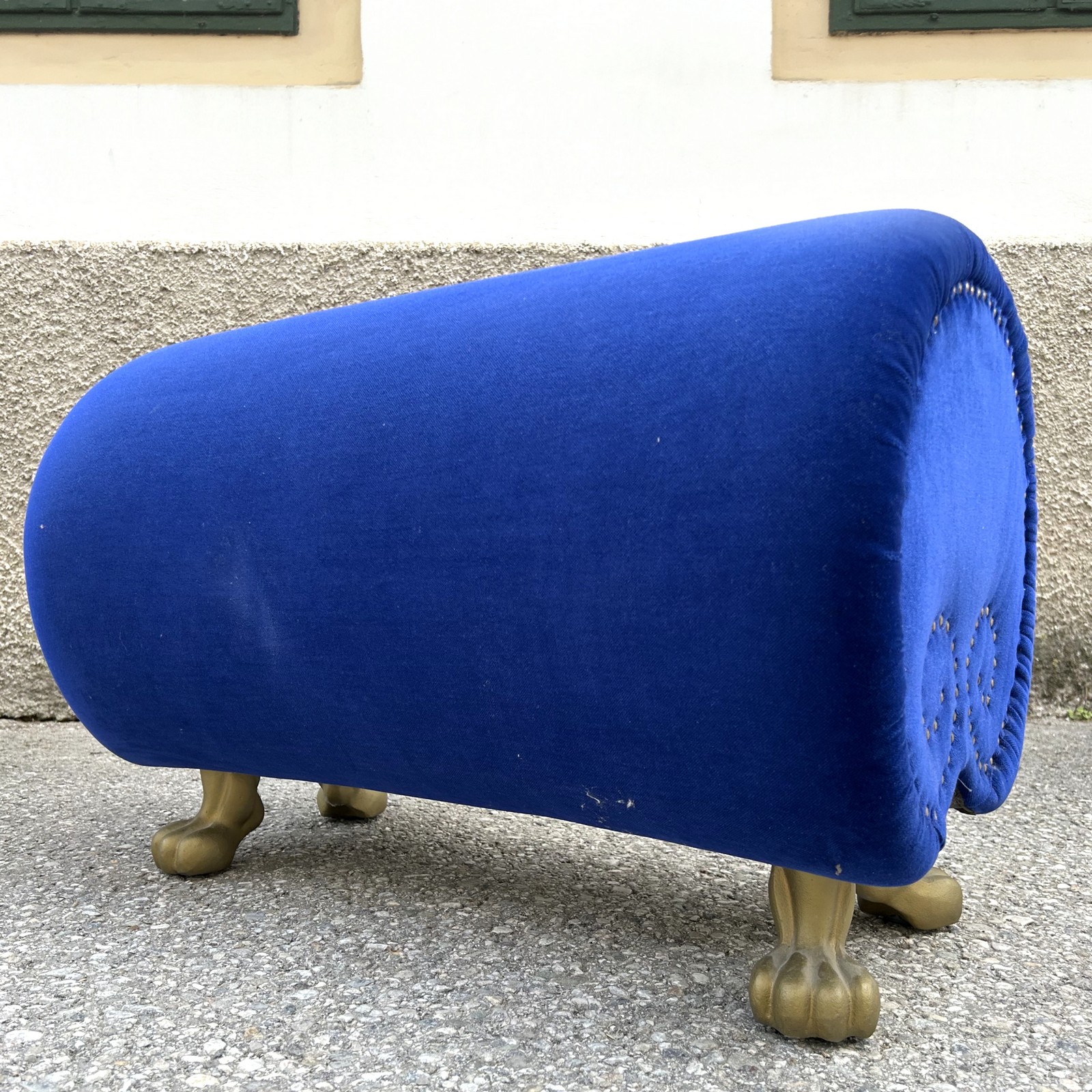 BRETZ Gaudi Hocker Fusshocker blau Velours Designklassiker Sitzhocker