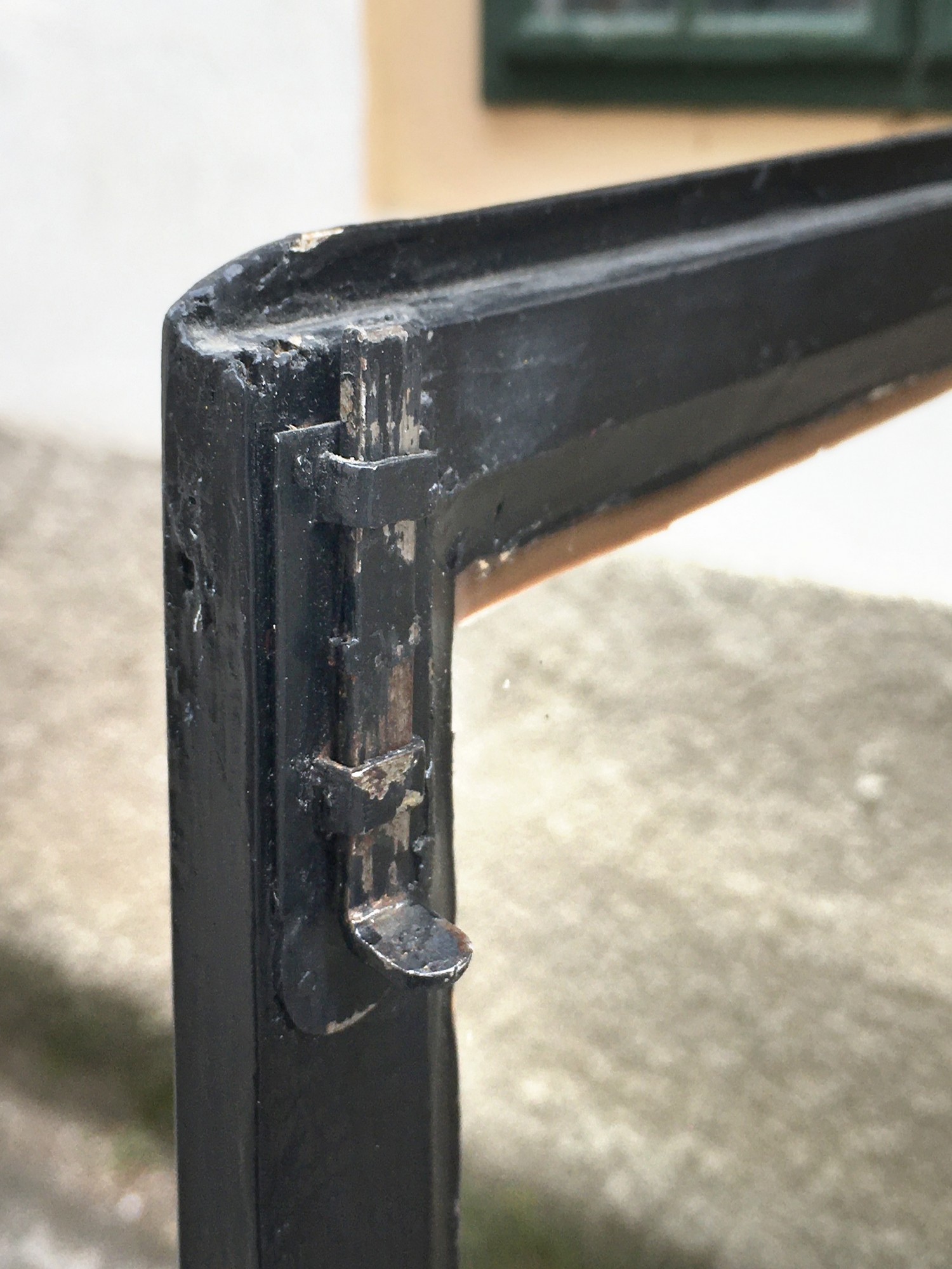 Vitrine antik Schrank noir Jugendstil Spiegel Geschirrschrank schwarz nachhaltig Möbel kaufen Shabby Chic Industrialdesign