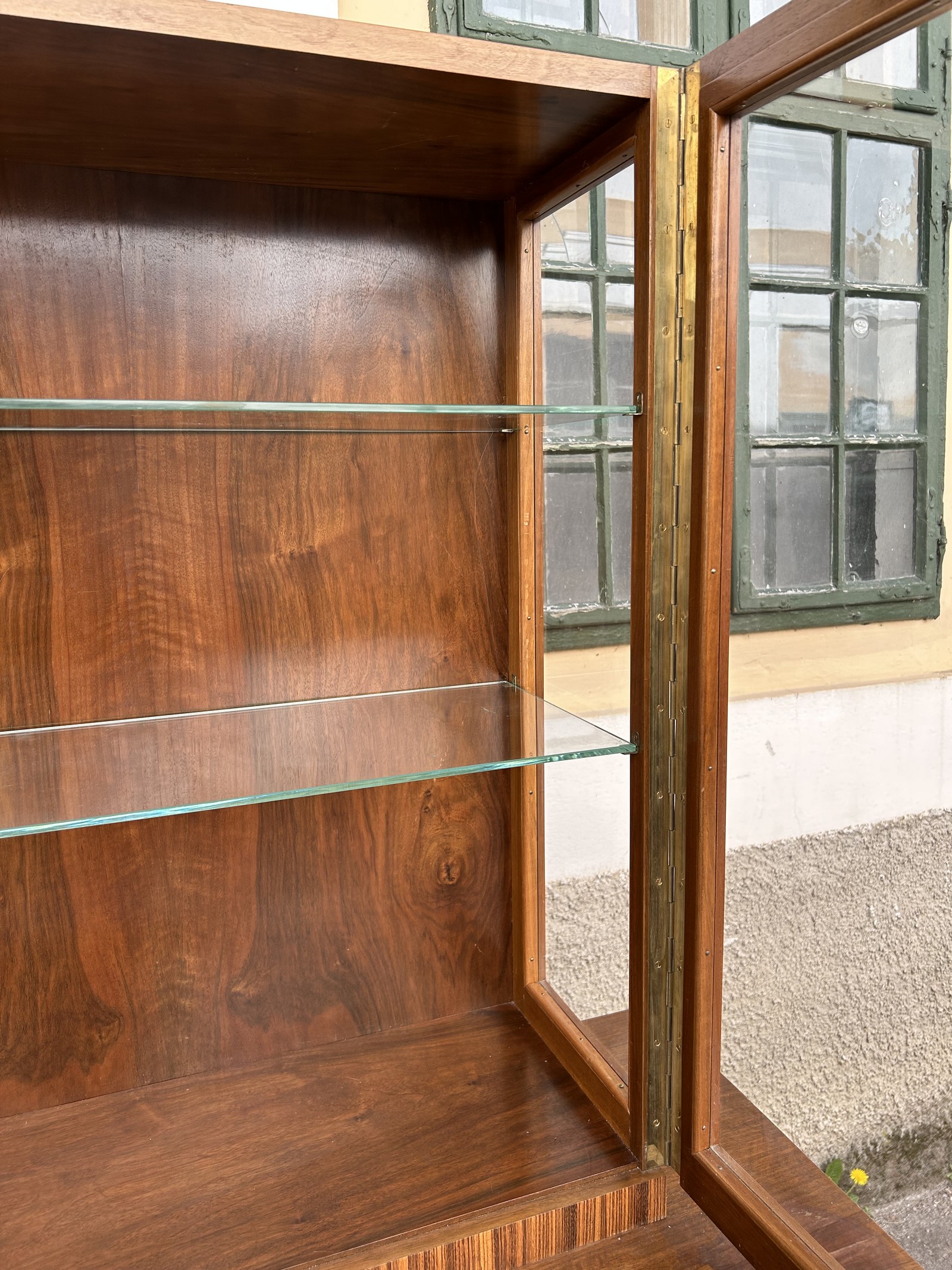 Vitrine antik Geschirr-Schrank Art Deco Spiegelfurniert modern Möbel