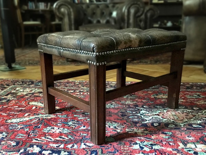 Chesterfield Fusshocker