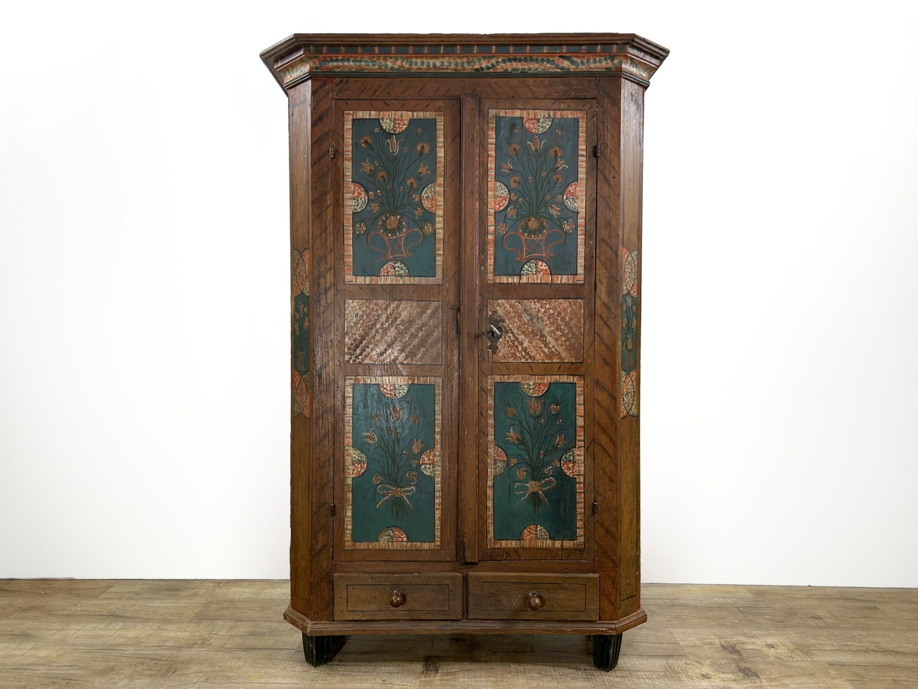 Bauernschrank antik um 1800 florale Bemalung Kleiderschrank Bauernschrank antik