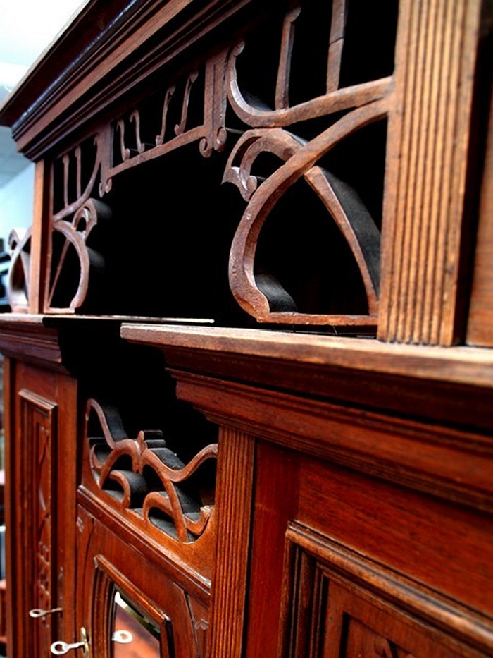 Nussholz Buffet Antiker Schrank geschnitzt Buffet Peitschenschlag JUGENDSTIL