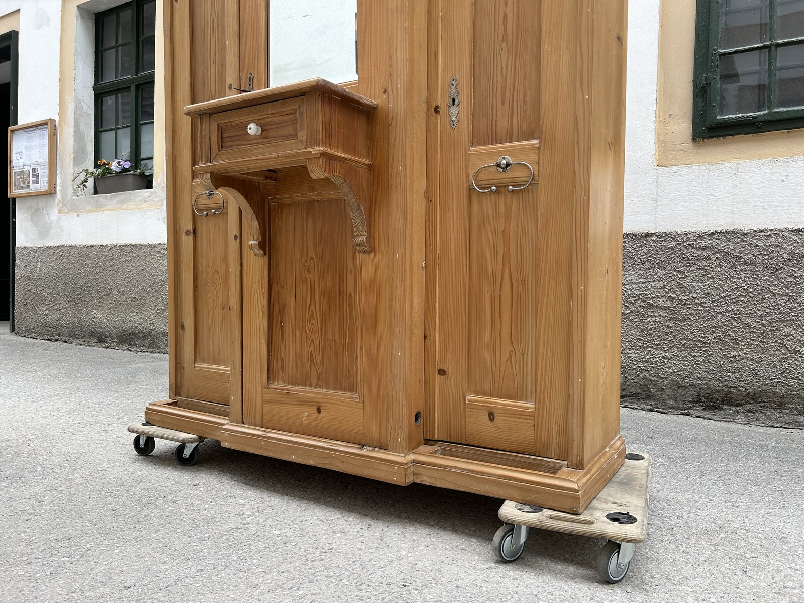 Antiquität Bauernschrank antike Garderobeschrank Vollholz Möbel