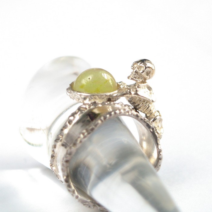 Ring 925 Silber Edelstein Saphir Skelett Mythologie