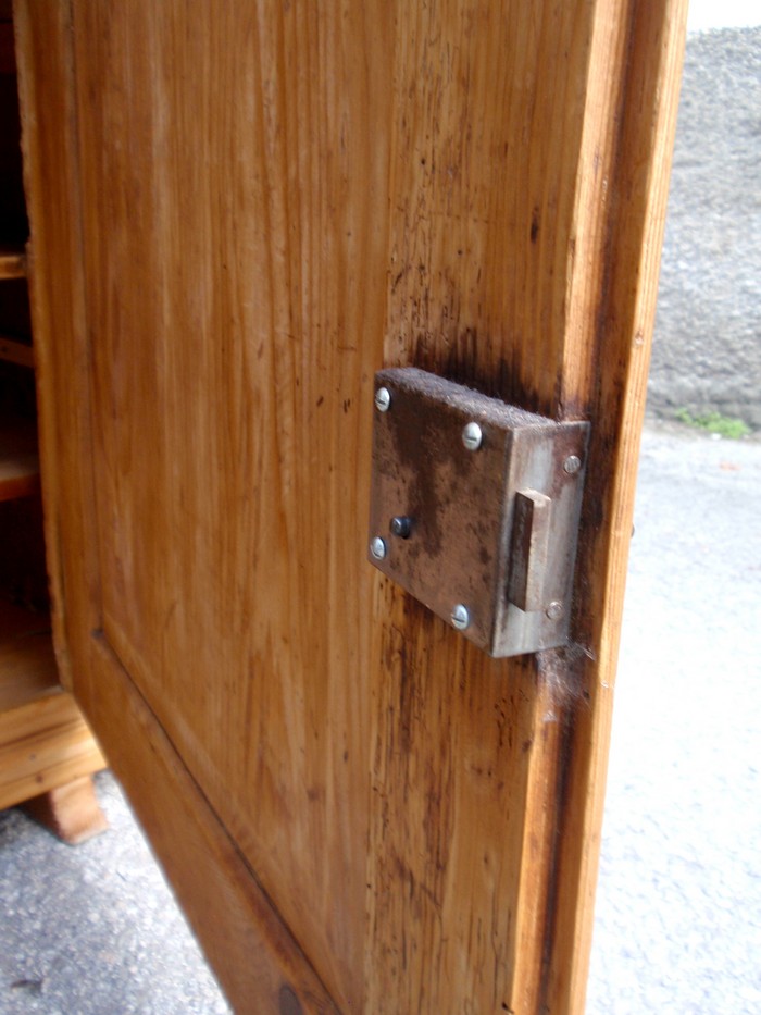 Antiker Küchenschrank