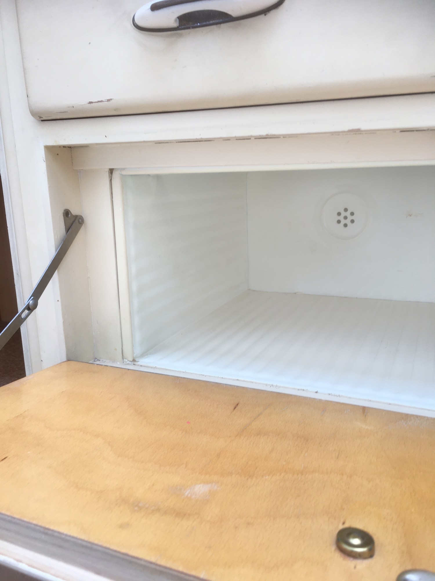 Retro Brotbox Kühlschrank Küche Creme 50er-Jahre