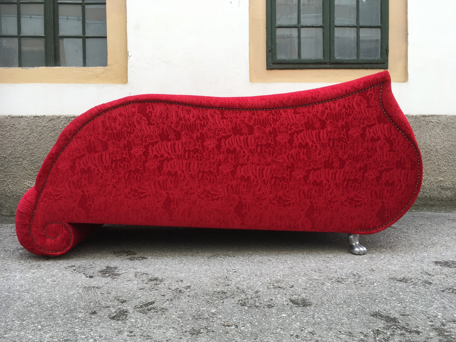 Bretz Sofa rot Gaudi Recamiere Löwentatzen silber
