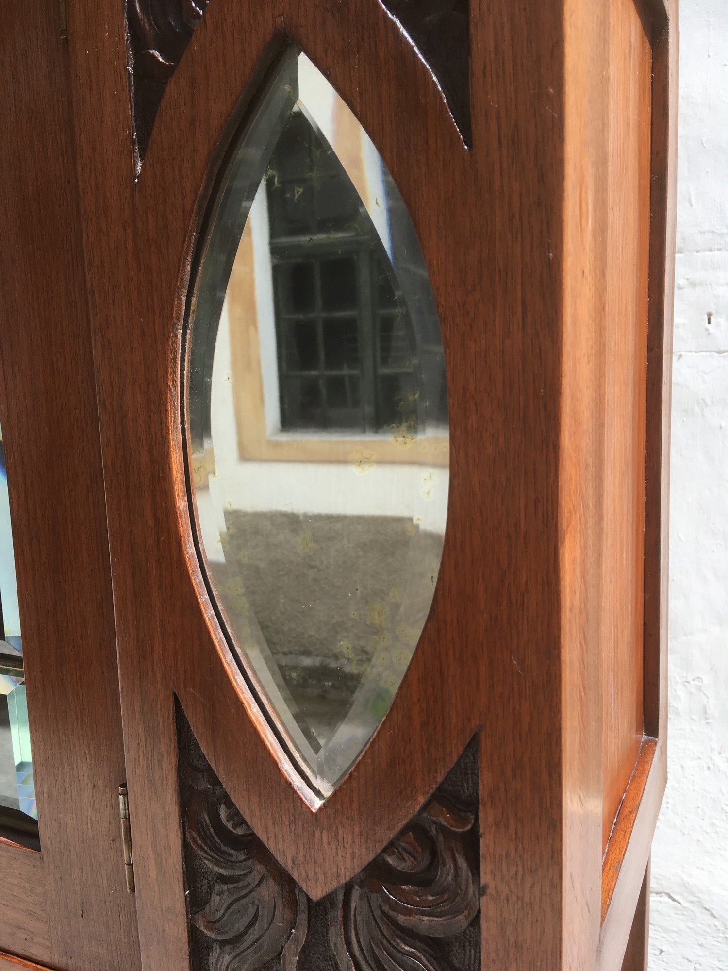 Jugendstil Schrank ArtNouveau secessionistisch Kredenz Vitrine antik Kirschen beschnitztJugendstil