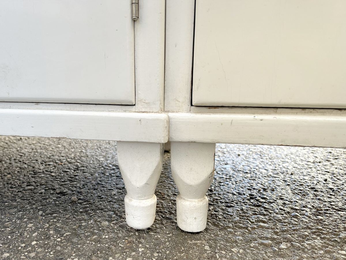 antiker Schrank weiß