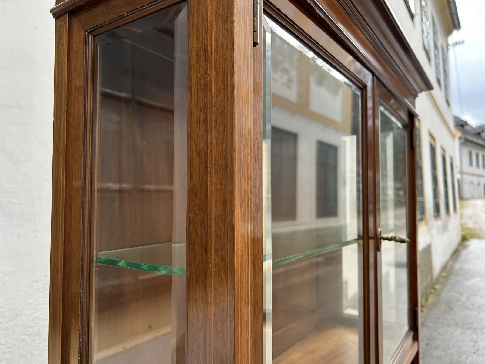 Bücherschrank antike Vitrine Jugendstil Wien Intarsien Schrank Möbel Antiquität