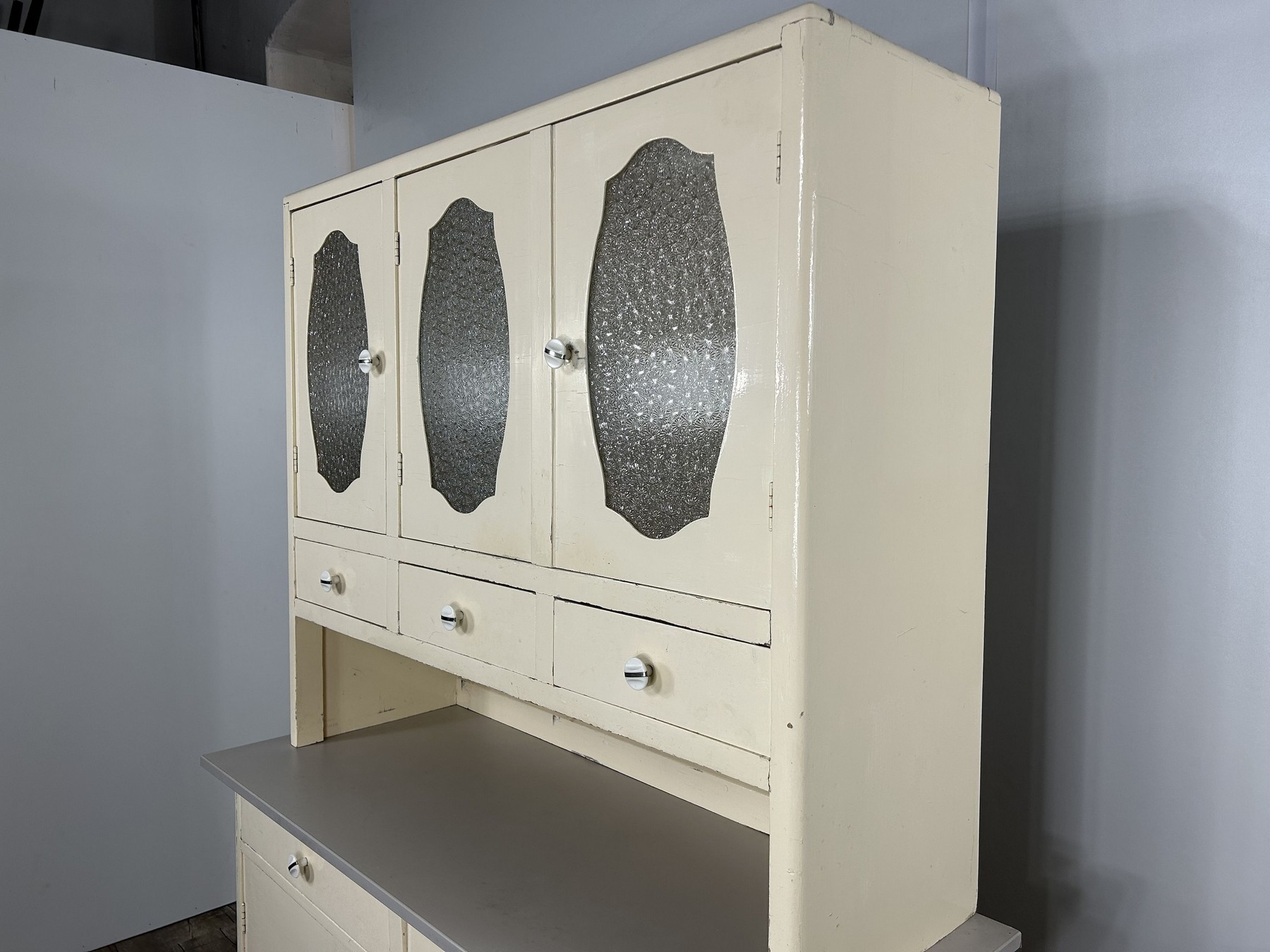 Vintage Kredenz Eisblumenglas Oberteil Detailansicht