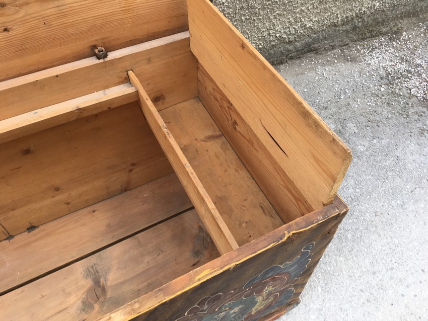 Flachdeckeltruhe handbemalt