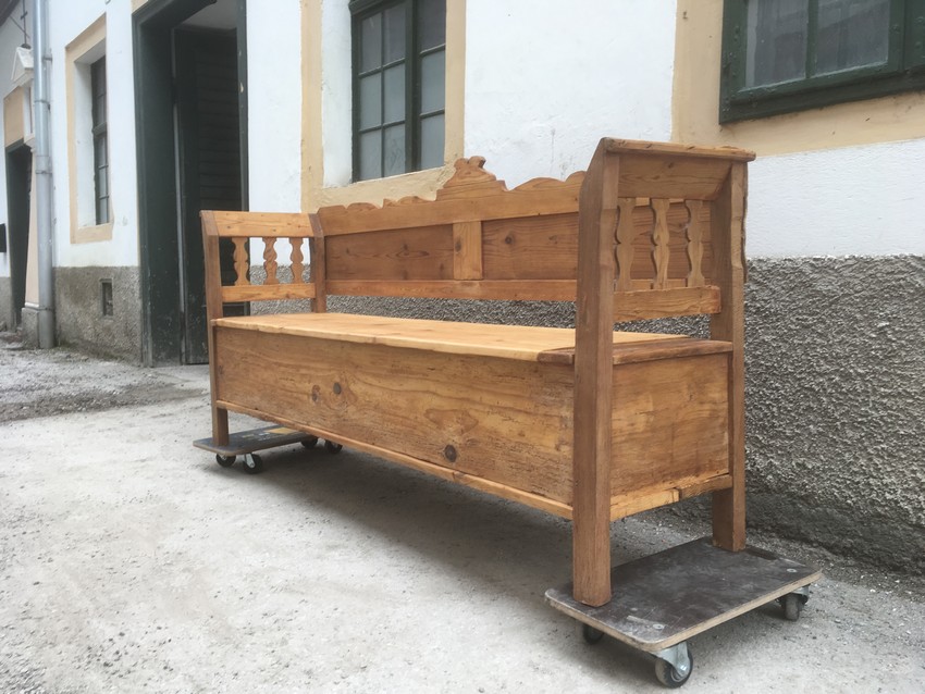 Sitzbank mit Truhe antik