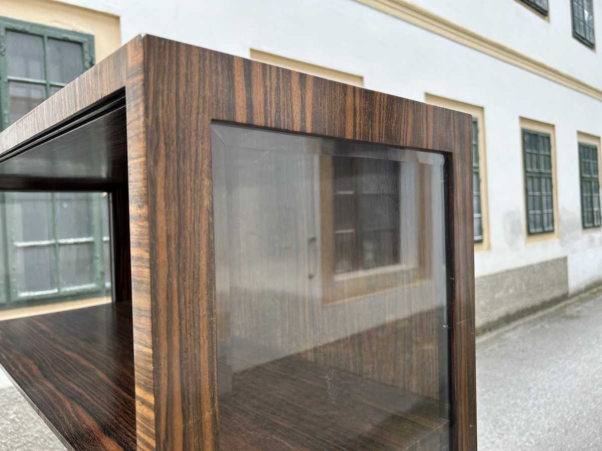 Makassar Vitrine