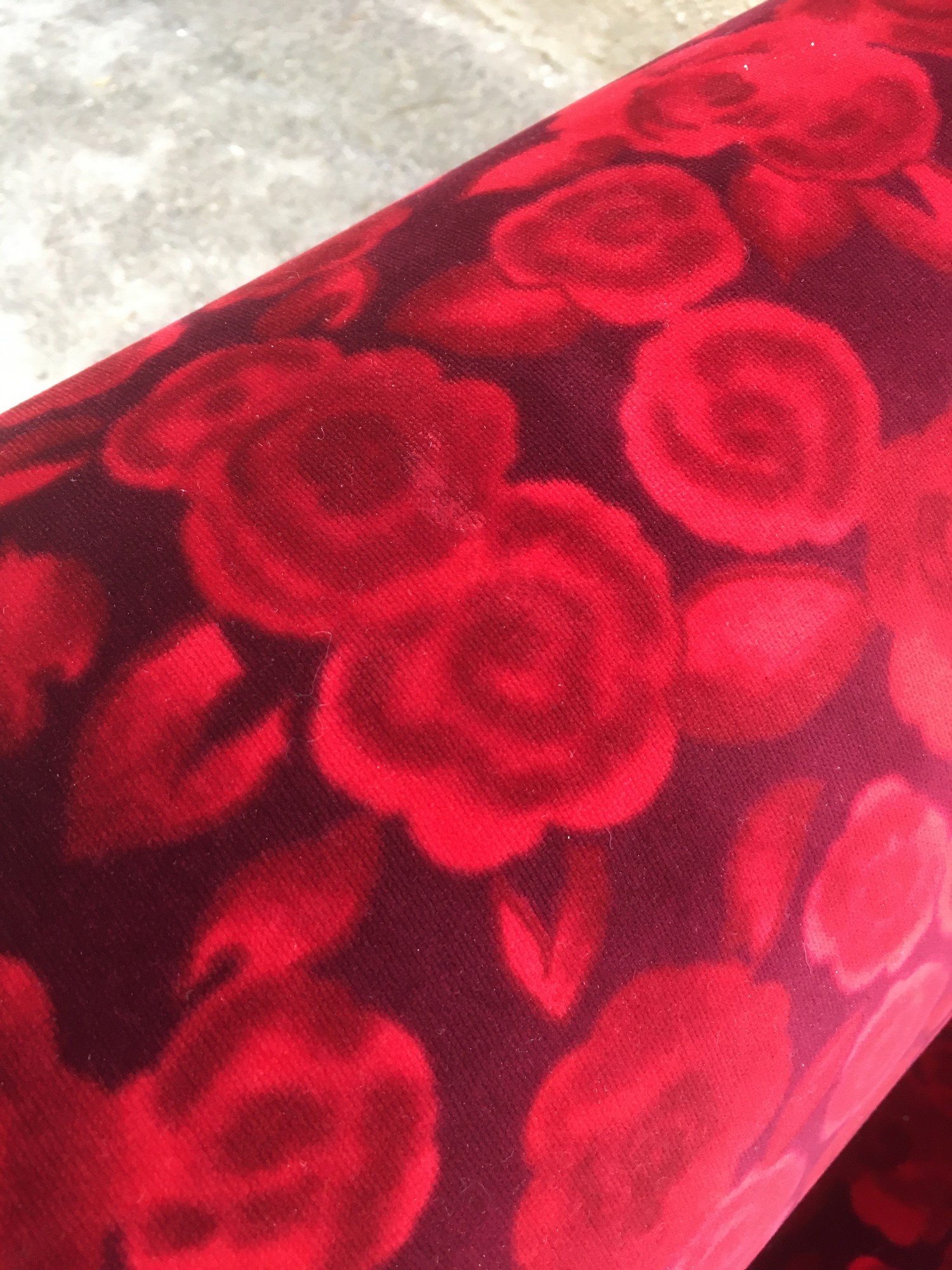 BRETZ Sofastuhl Emily rot Rosenstoff Designklassiker