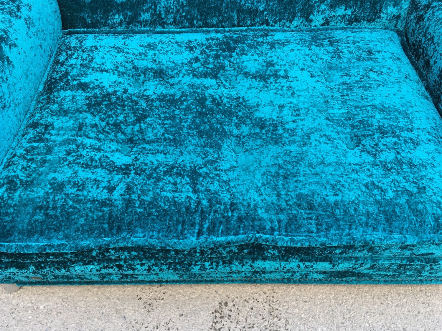 Bretz Sofa Gaudi ausziehbares Bettsofa Schlafsofa Schimmersamt türkis blau silber Designermöbel