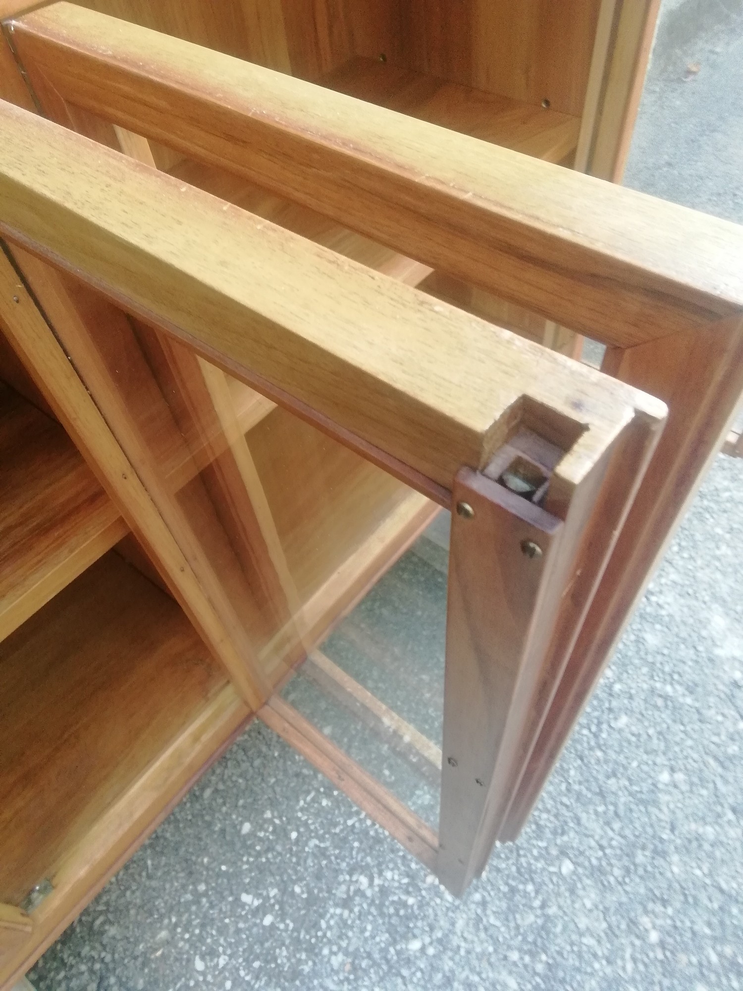 Vitrine hochwertiger Schrank schlichte Fertigung Bücherschrank Geschirrschrank Geschirrvitrine Skandi Danish Design Möbel